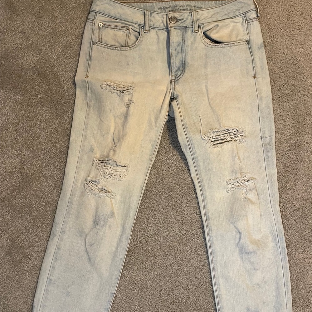 AE boyfriend low rise white-washed crop jeans